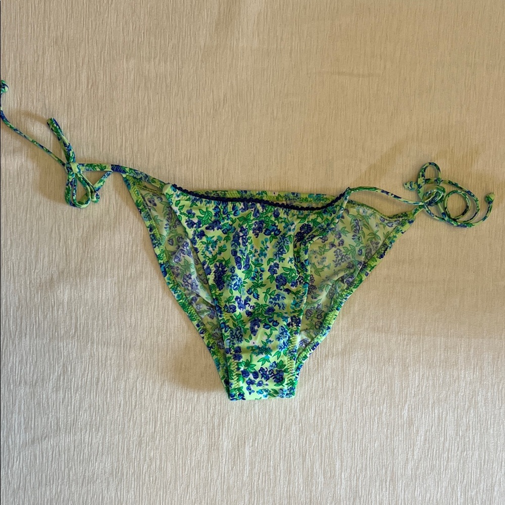 NWOT Floral String Bikini Bottom XS